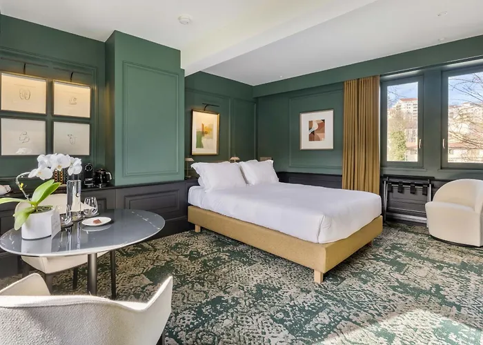 Les De L'ile Barbe Hotel